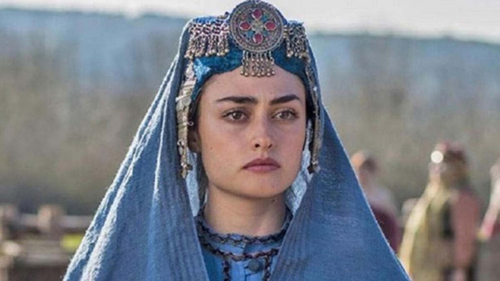 Esra Bilgiç, dünyaca ünlü sinema oyuncusu ile aynı Hollywood projesinde yer alacak! 5