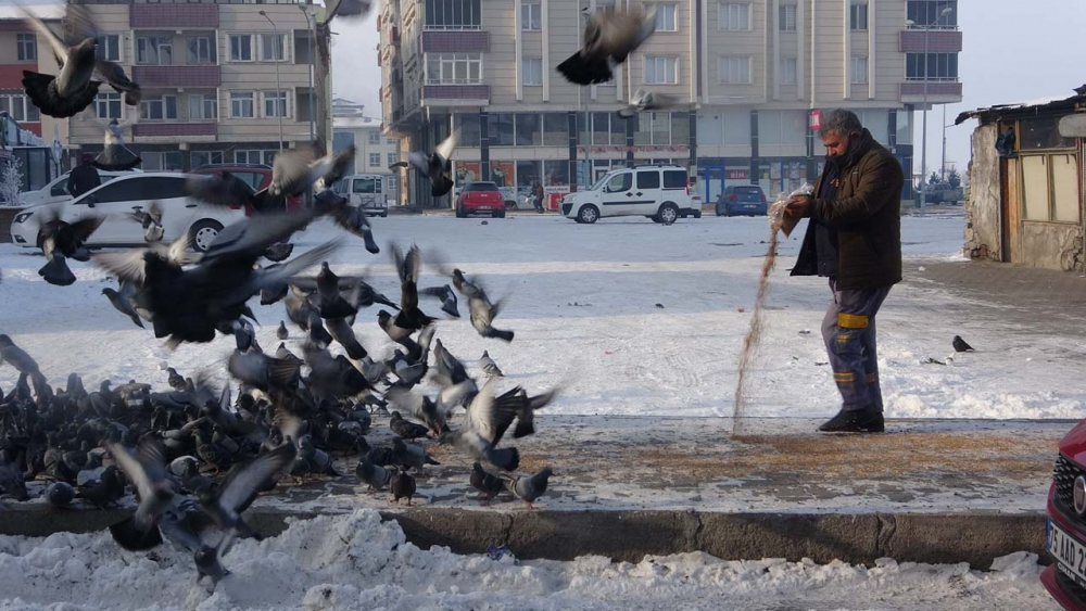 Ardahan'ın Göle ilçesi buz tuttu. Sıcaklık eksi 26 dereceye kadar düştü 7