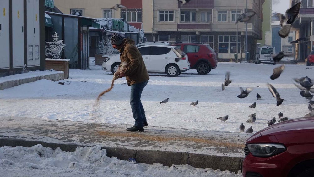 Ardahan'ın Göle ilçesi buz tuttu. Sıcaklık eksi 26 dereceye kadar düştü 8