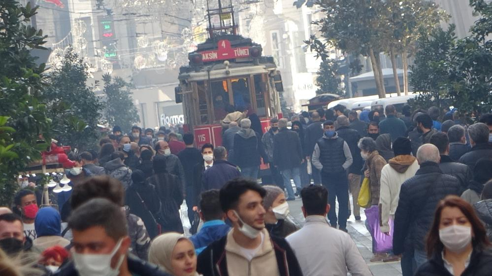 Taksim'de inanılmaz görüntüler: Güneşi gören koronayı unuttu! 1