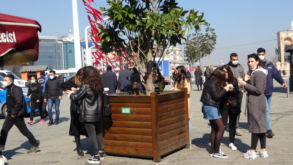 Taksim'de inanılmaz görüntüler: Güneşi gören koronayı unuttu! 12