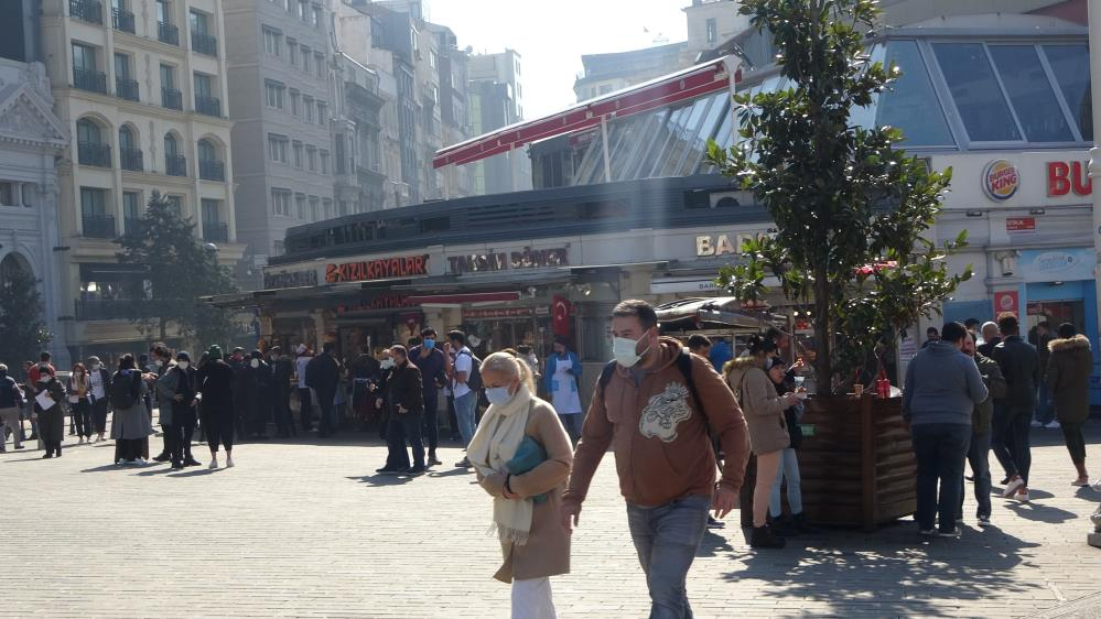 Taksim'de inanılmaz görüntüler: Güneşi gören koronayı unuttu! 15