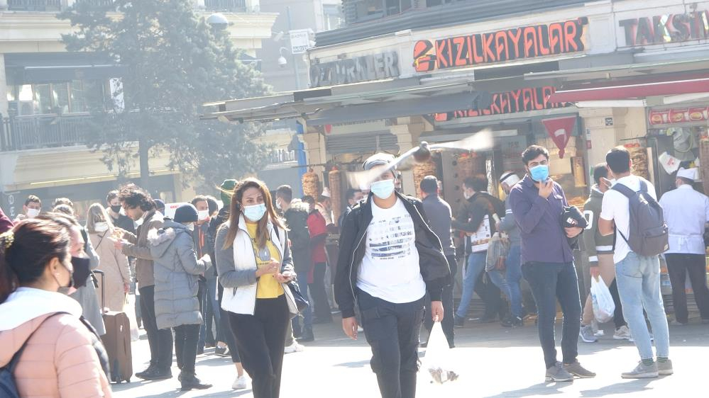 Taksim'de inanılmaz görüntüler: Güneşi gören koronayı unuttu! 16