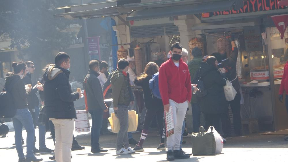 Taksim'de inanılmaz görüntüler: Güneşi gören koronayı unuttu! 2