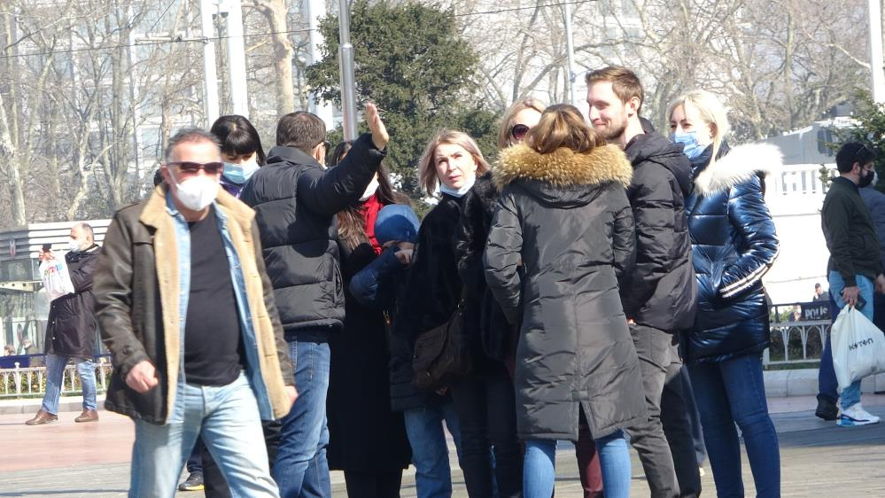 Taksim'de inanılmaz görüntüler: Güneşi gören koronayı unuttu! 4