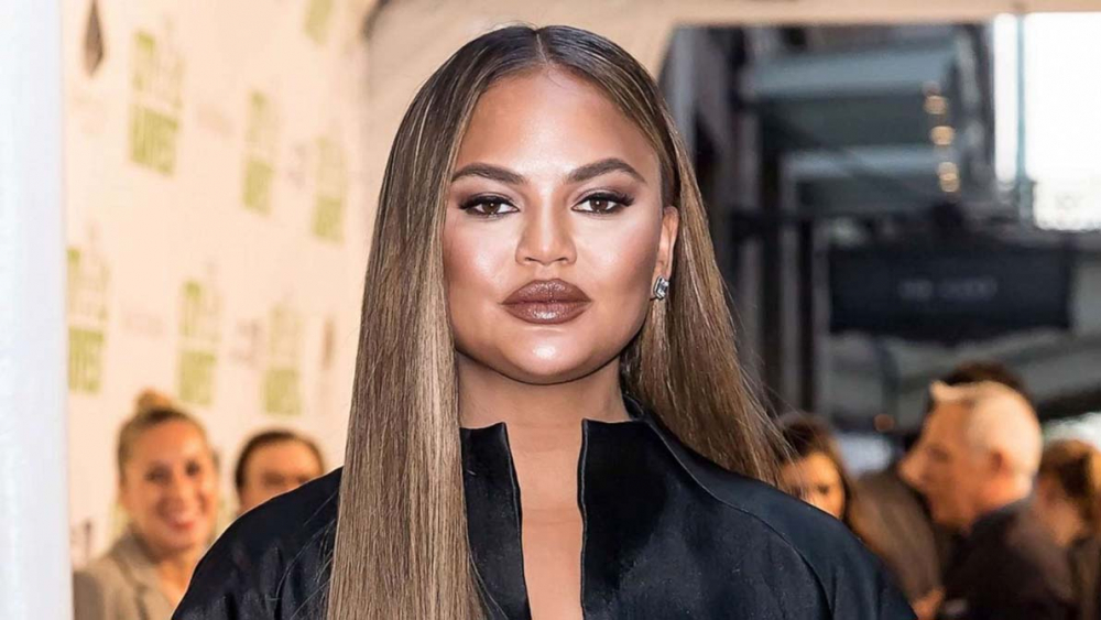 Chrissy Teigen, Joe Biden'dan kendisini takipten çıkarmasını talep etti 4