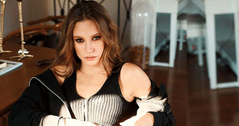 Serenay Sarıkaya'nın slikon haberini basına duyurduğu için işten atılan vale hakkında  ''Valeye kim söyledi?'' iddiası olay yarattı! 6