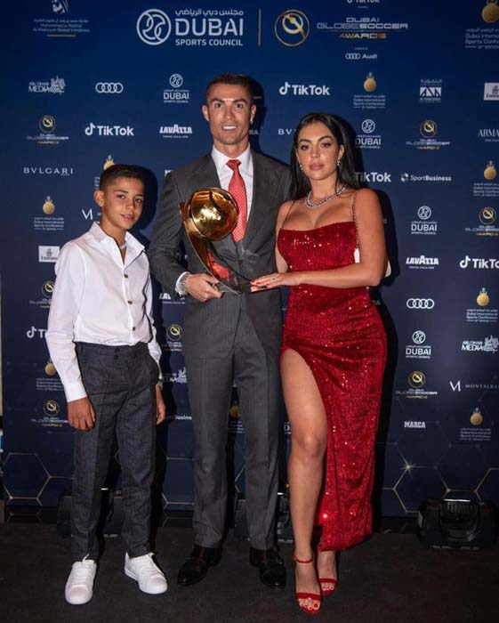 Cristiano Ronaldo'nun sevgilisi Georgina Rodriguez sınırları zorladı! Çıplak pozları Avrupa'yı salladı 13