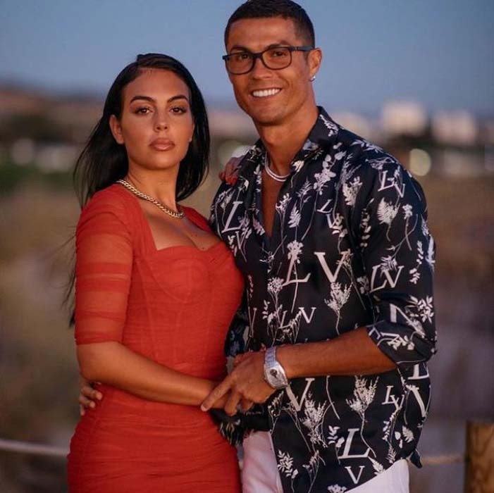 Cristiano Ronaldo'nun sevgilisi Georgina Rodriguez sınırları zorladı! Çıplak pozları Avrupa'yı salladı 7