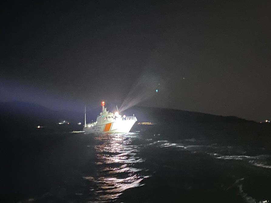 Çanakkale, Gökçeada'da tekne alabora oldu! 2 kişi 500 metre yüzüp karaya çıktı: 1 ölü, 2 kişi kayıp 1