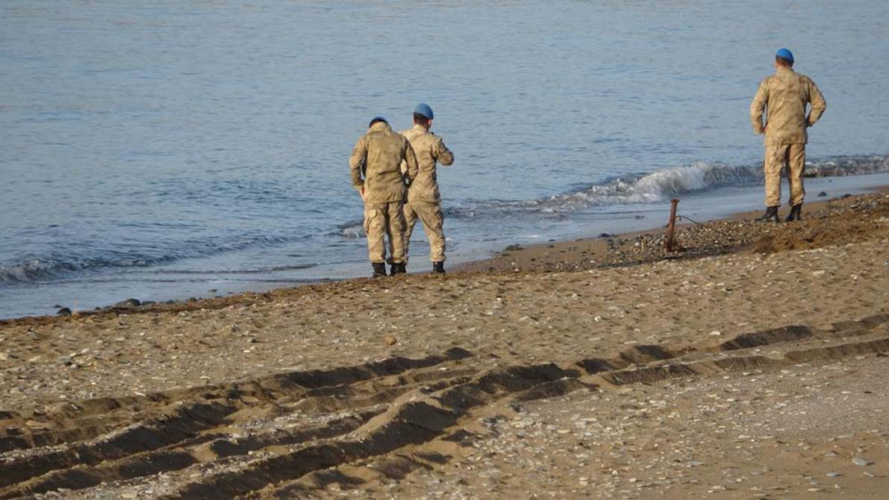 Çanakkale, Gökçeada'da tekne alabora oldu! 2 kişi 500 metre yüzüp karaya çıktı: 1 ölü, 2 kişi kayıp 10