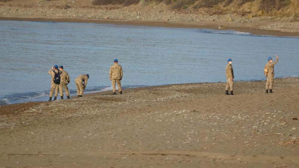 Çanakkale, Gökçeada'da tekne alabora oldu! 2 kişi 500 metre yüzüp karaya çıktı: 1 ölü, 2 kişi kayıp 8