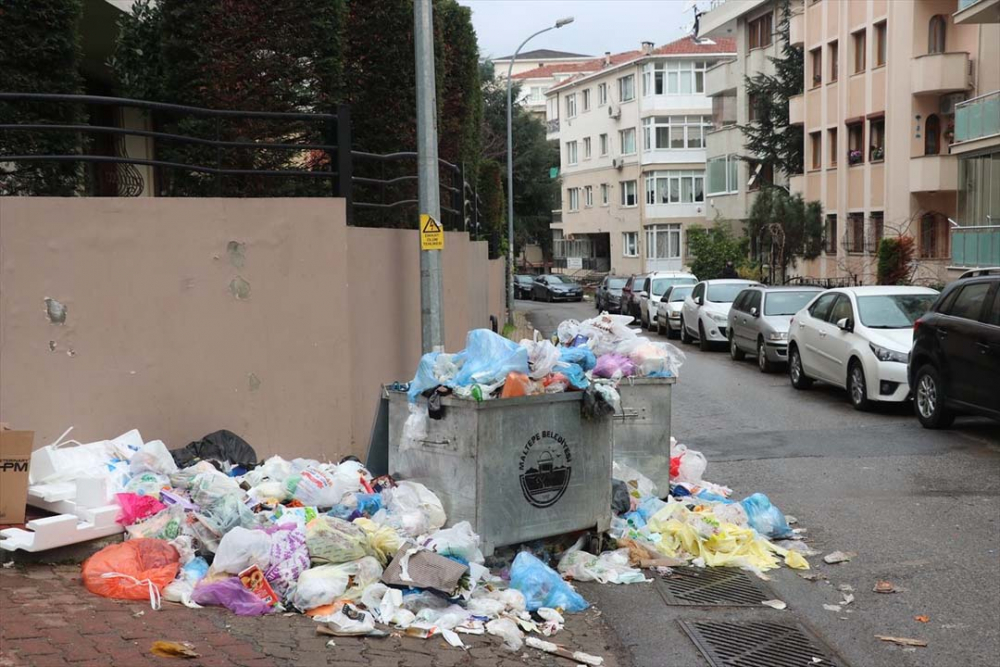 Maltepe'deki çöp yığınlarını toplama desteğine Beyaz Masa'dan ret yanıtı! 12