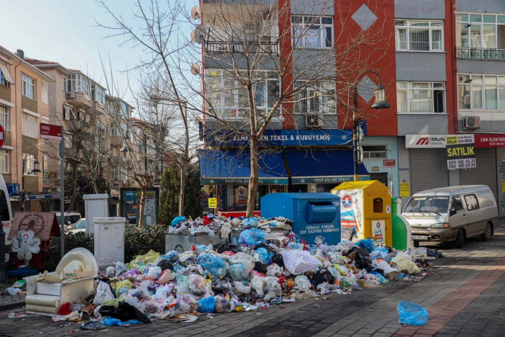 Maltepe'deki çöp yığınlarını toplama desteğine Beyaz Masa'dan ret yanıtı! 14