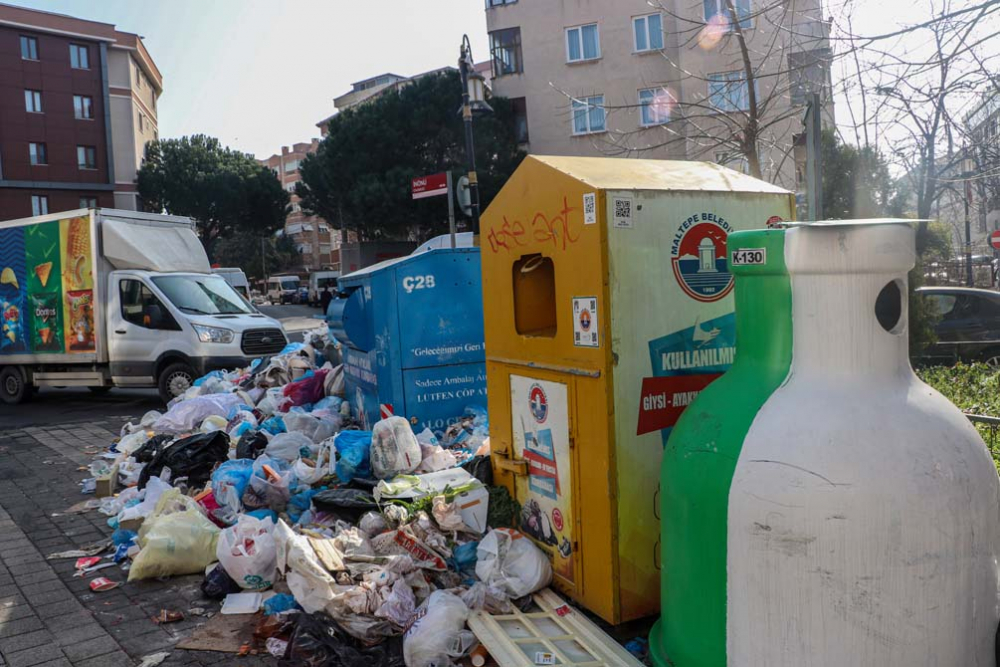 Maltepe'deki çöp yığınlarını toplama desteğine Beyaz Masa'dan ret yanıtı! 16