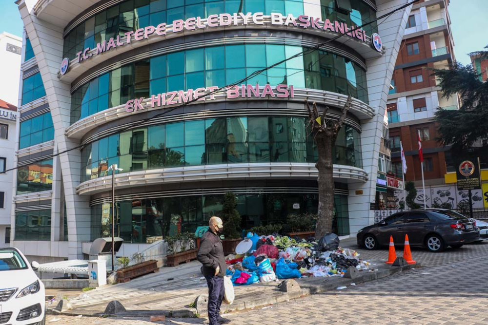 Maltepe'deki çöp yığınlarını toplama desteğine Beyaz Masa'dan ret yanıtı! 17