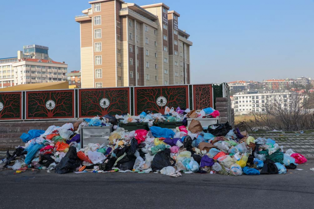 Maltepe'deki çöp yığınlarını toplama desteğine Beyaz Masa'dan ret yanıtı! 19