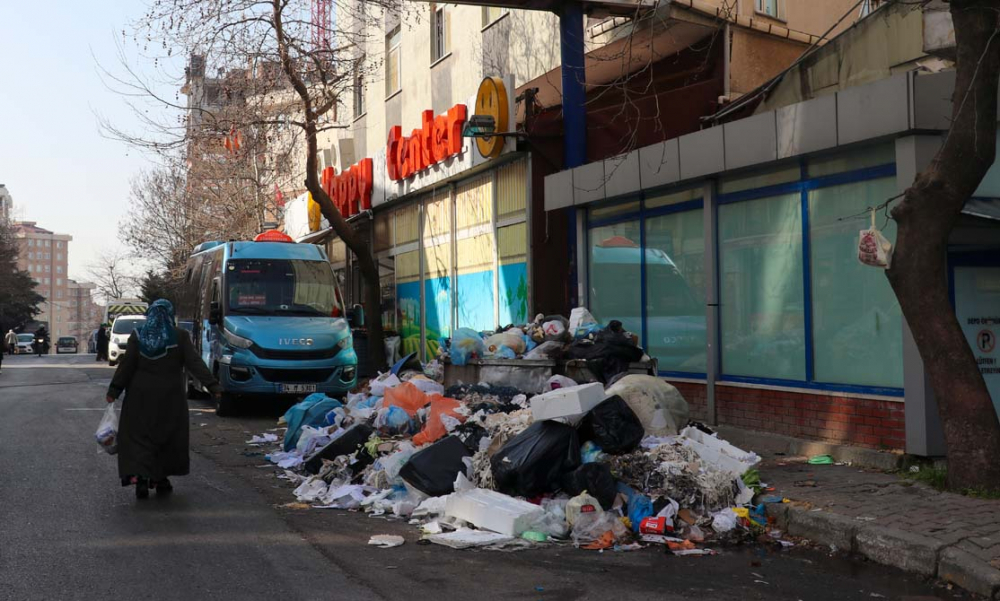 Maltepe'deki çöp yığınlarını toplama desteğine Beyaz Masa'dan ret yanıtı! 21