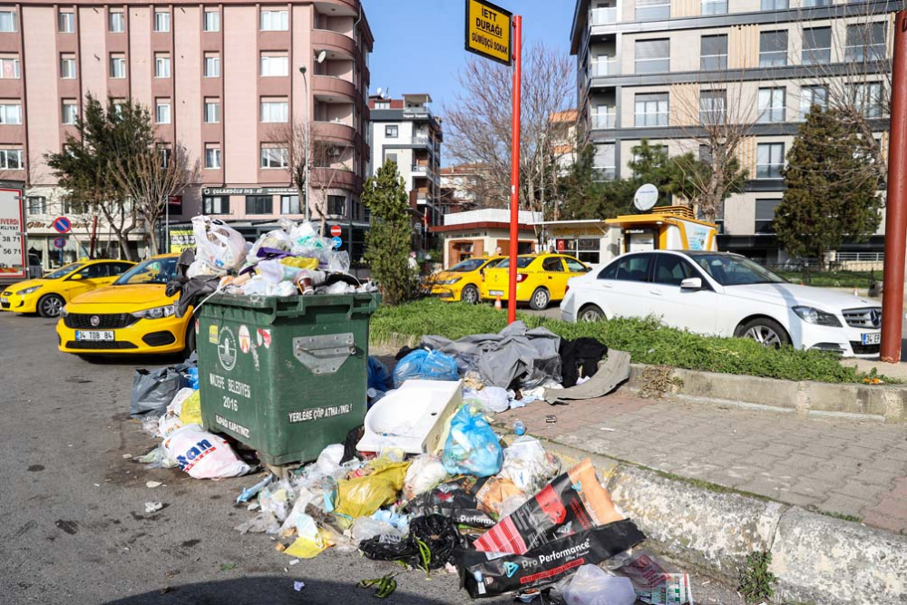 Maltepe'deki çöp yığınlarını toplama desteğine Beyaz Masa'dan ret yanıtı! 22