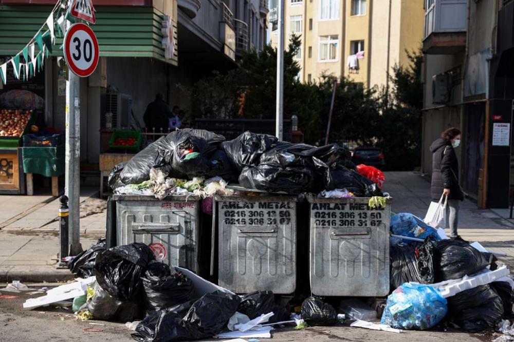 Maltepe'deki çöp yığınlarını toplama desteğine Beyaz Masa'dan ret yanıtı! 25