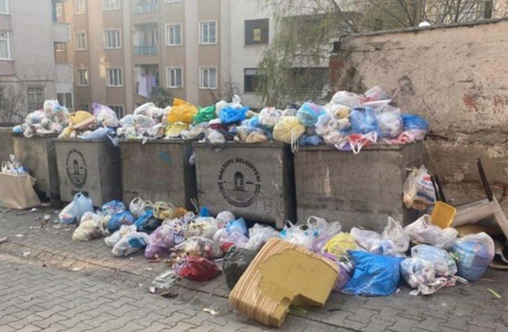 Maltepe'deki çöp yığınlarını toplama desteğine Beyaz Masa'dan ret yanıtı! 8