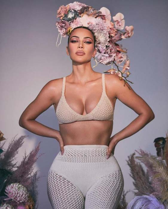 Kim Kardashian boşanma aşamasında olduğu eşi Kanye West'e adeta nispet yaptı! Bu kez tamamen soyundu... 13