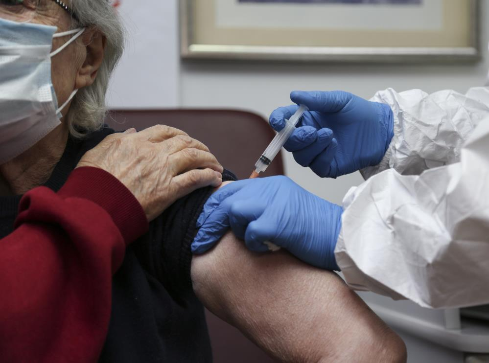 Litvanya'da şoke eden ölüm: Koronavirüs aşısı olduktan birkaç dakika sonra hayatını kaybetti! 1