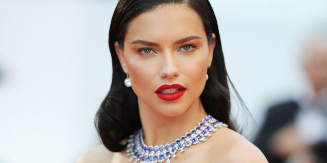 Adriana Lima, Nusret ile fotoğraf paylaştı, o detay dikkat çekti