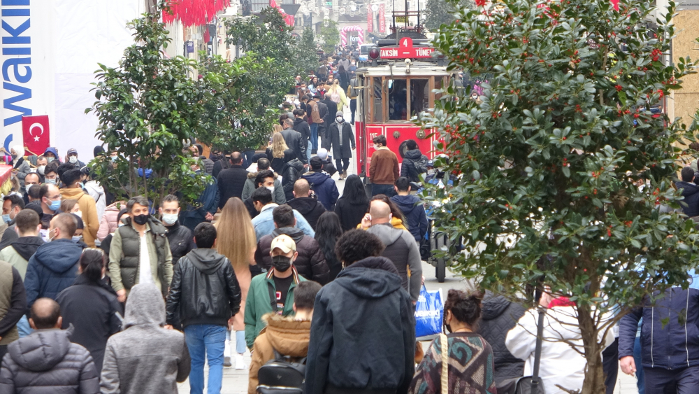 Kısıtlamasız cumartesi heyecanı! Vatandaşlar Taksim'e akın etti 1