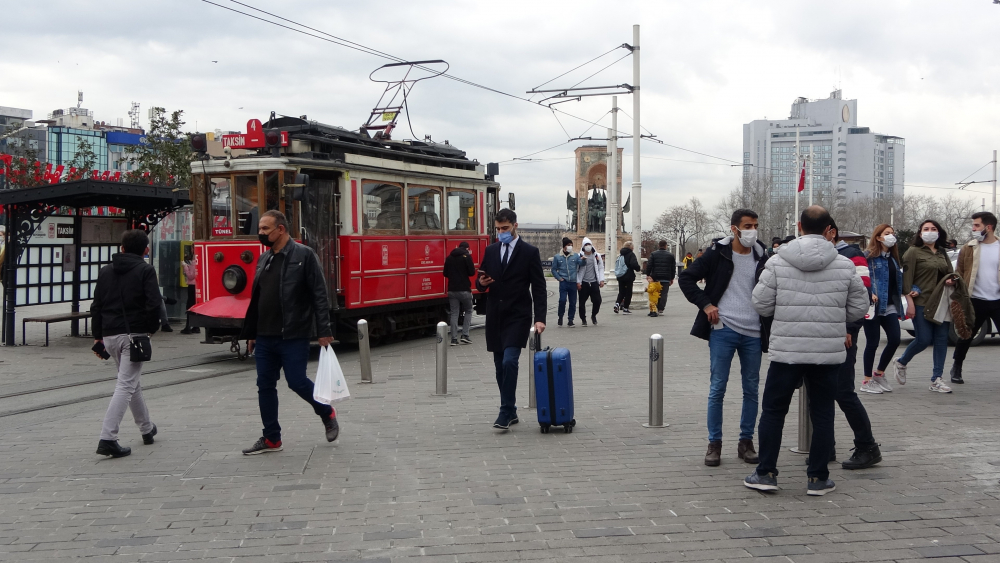 Kısıtlamasız cumartesi heyecanı! Vatandaşlar Taksim'e akın etti 4