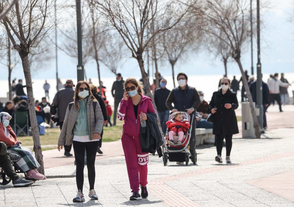 İzmir'de kısıtlamasız ilk hafta sonu mesainde akıl almaz kalabalık! 2