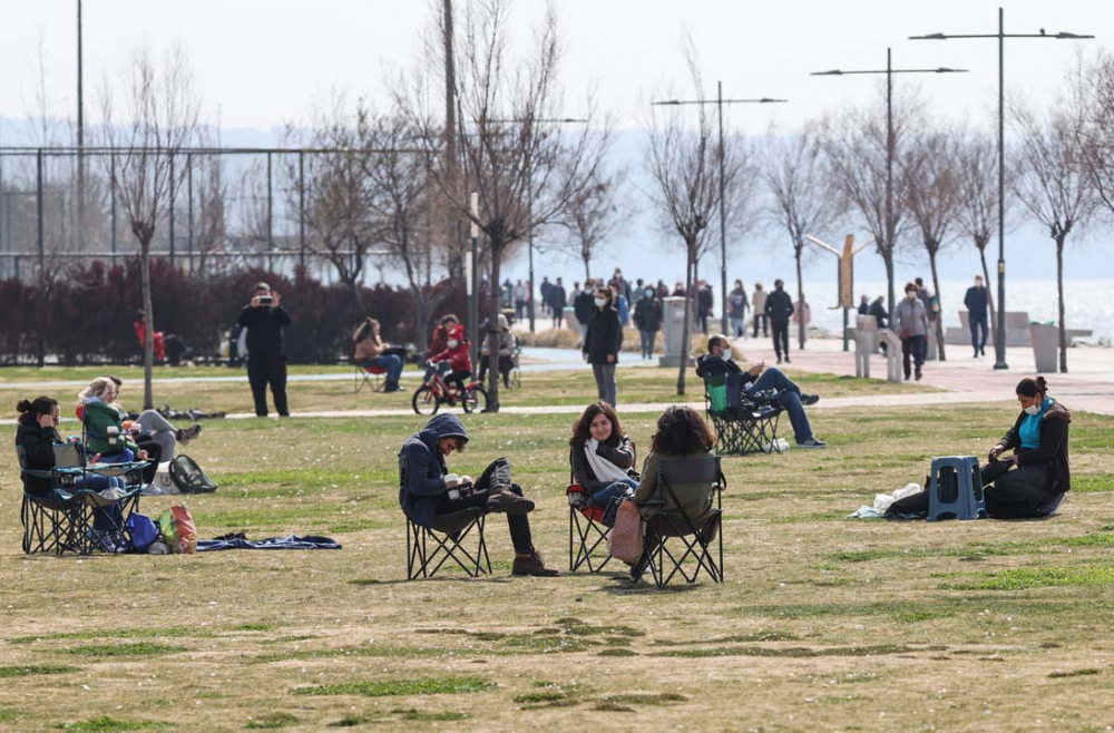 İzmir'de kısıtlamasız ilk hafta sonu mesainde akıl almaz kalabalık! 7