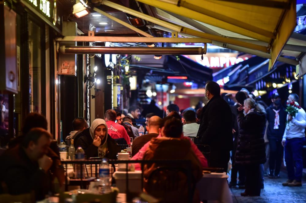 Normalleşme dönemine girdik ama... Üçüncü dalga alarmı verildi! 2