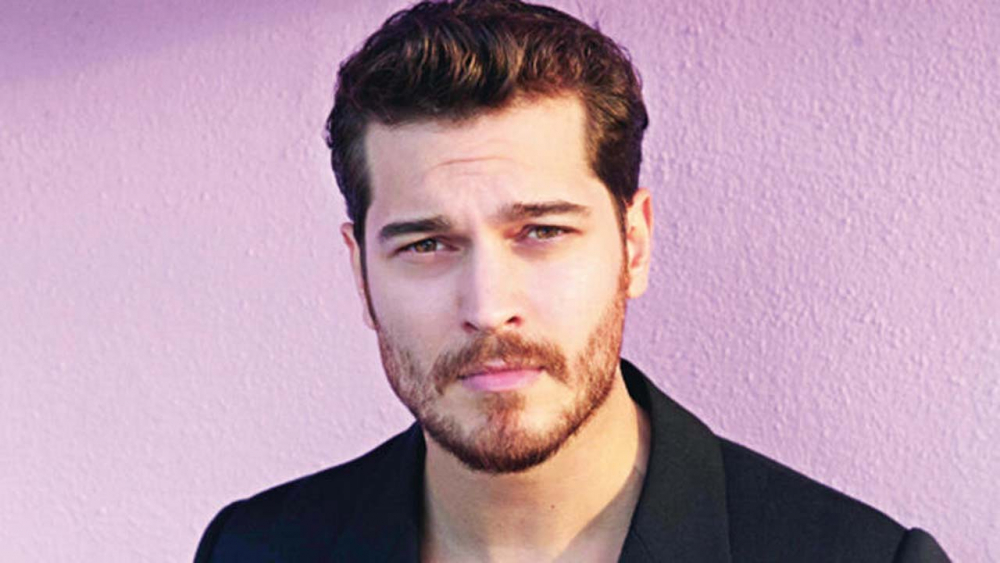 Çağatay Ulusoy'u sevgilisi Burcu Sarışın terk etti! 4