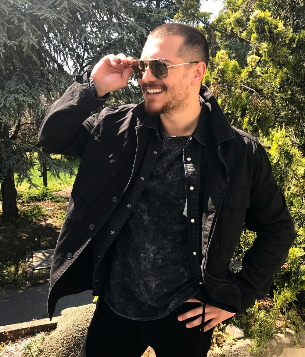 Çağatay Ulusoy'u sevgilisi Burcu Sarışın terk etti! 7