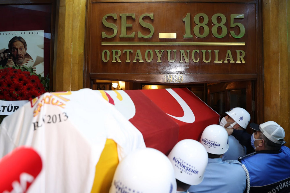 Usta sanatçı Rasim Öztekin son yolculuğuna uğurlandı 2