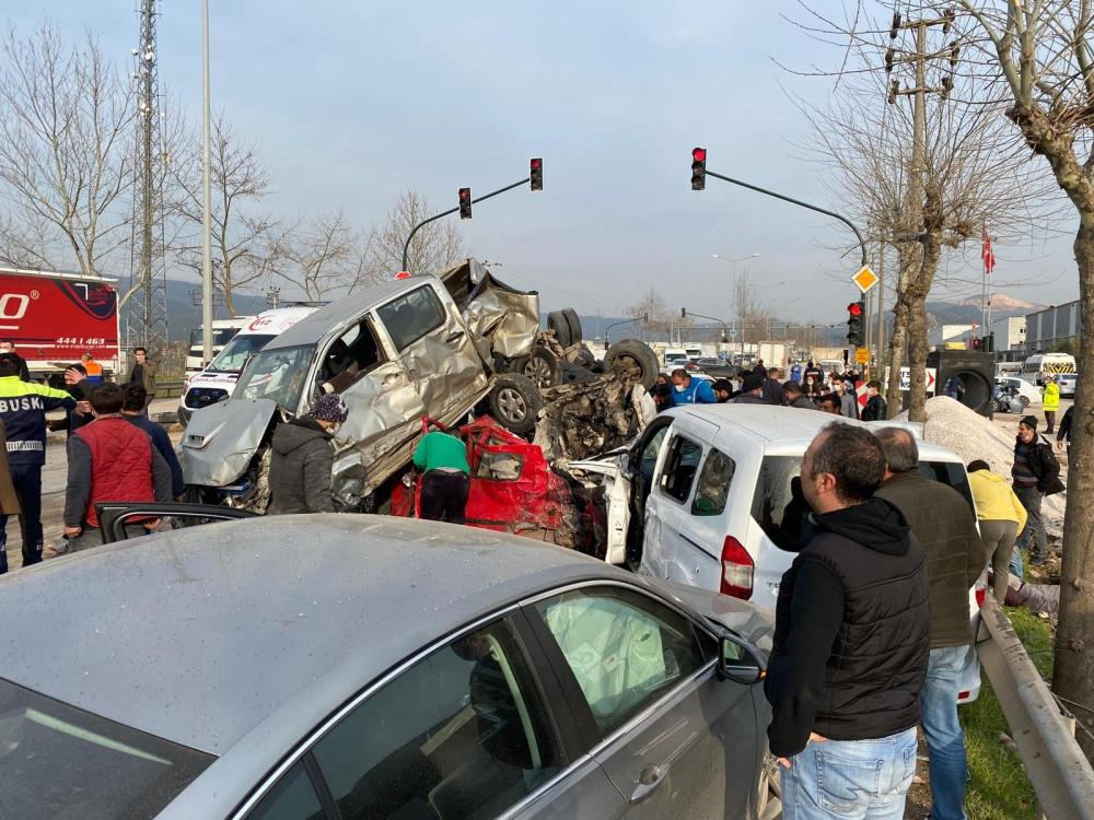 Freni patlayan tır dehşet saçtı: Ölü ve yaralılar var! 10