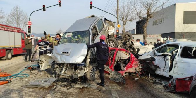 Freni patlayan tır dehşet saçtı: Ölü ve yaralılar var!