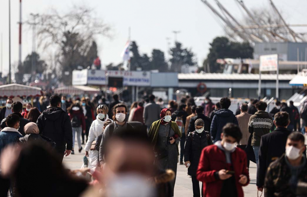 Kısıtlamasız ikinci cumartesi gününde İstanbullular sokağa döküldü: Sahillerde iğne at yere düşmez dedirten görüntüler! 10