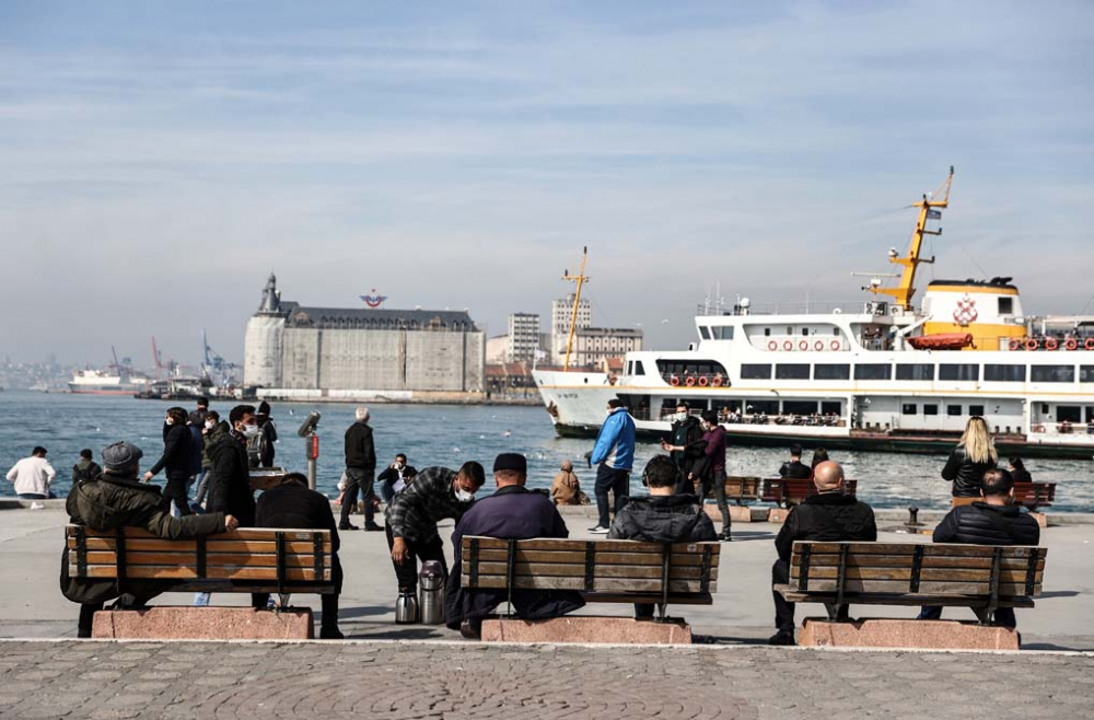 Kısıtlamasız ikinci cumartesi gününde İstanbullular sokağa döküldü: Sahillerde iğne at yere düşmez dedirten görüntüler! 14