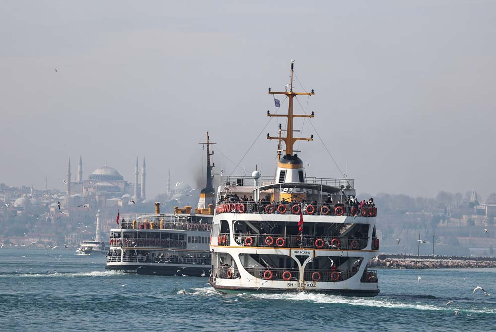 Kısıtlamasız ikinci cumartesi gününde İstanbullular sokağa döküldü: Sahillerde iğne at yere düşmez dedirten görüntüler! 16