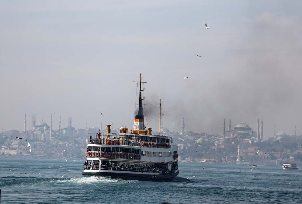 Kısıtlamasız ikinci cumartesi gününde İstanbullular sokağa döküldü: Sahillerde iğne at yere düşmez dedirten görüntüler! 8