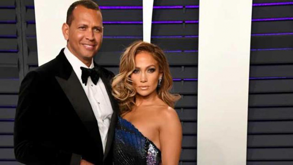 Aldatılan Jennifer Lopez nişanı attı! 1