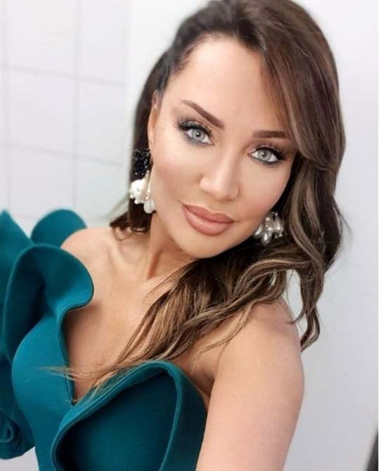 Yerli Angelina Jolie olarak bilinen Umut Akyürek, yüzüne yaptırdığı operasyonla bambaşka biri oldu! 5