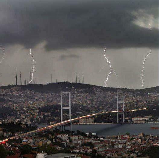 Şiddetli yağışlar İstanbul'u gece vurdu 2