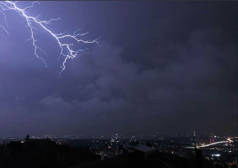 Şiddetli yağışlar İstanbul'u gece vurdu 9