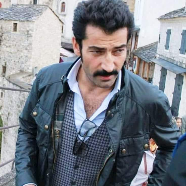 Kenan İmirzalıoğlu Tarih dersi almak için harekete geçti! 2