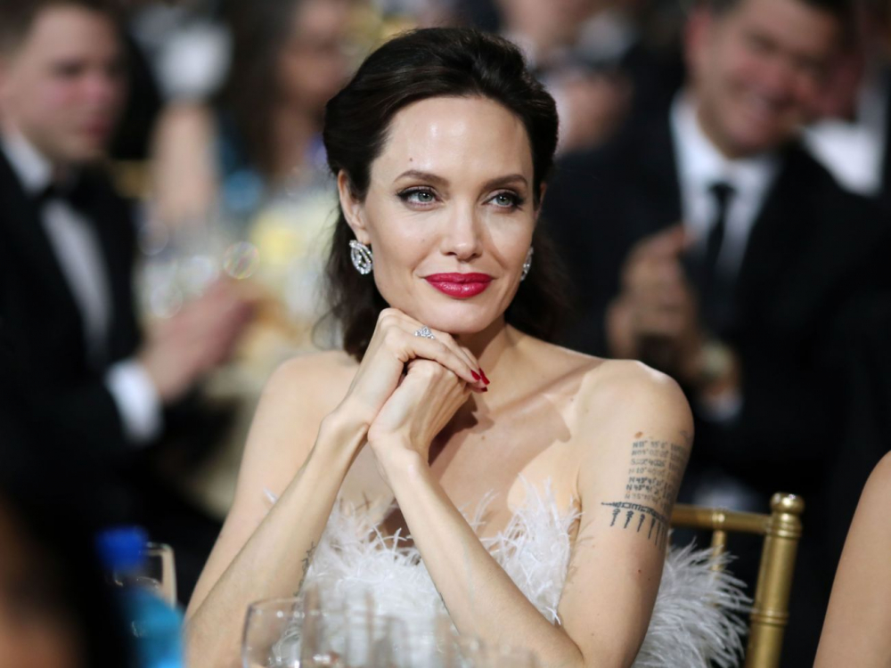 Angelina Jolie, Brad Pitt'in kendisine ilişki boyunca şiddet uyguladığını iddia etti 6