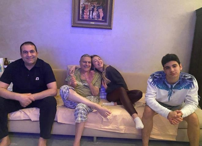 Mehmet Ali Erbil'den aile fotoğrafı geldi! Oğlunu görenler gözlerine inanamadı 3