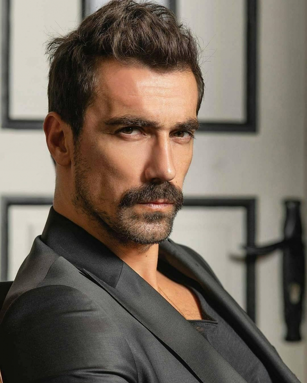 İbrahim Çelikkol Doğduğun Ev Kaderindir dizisinden ayrılıyor! 3